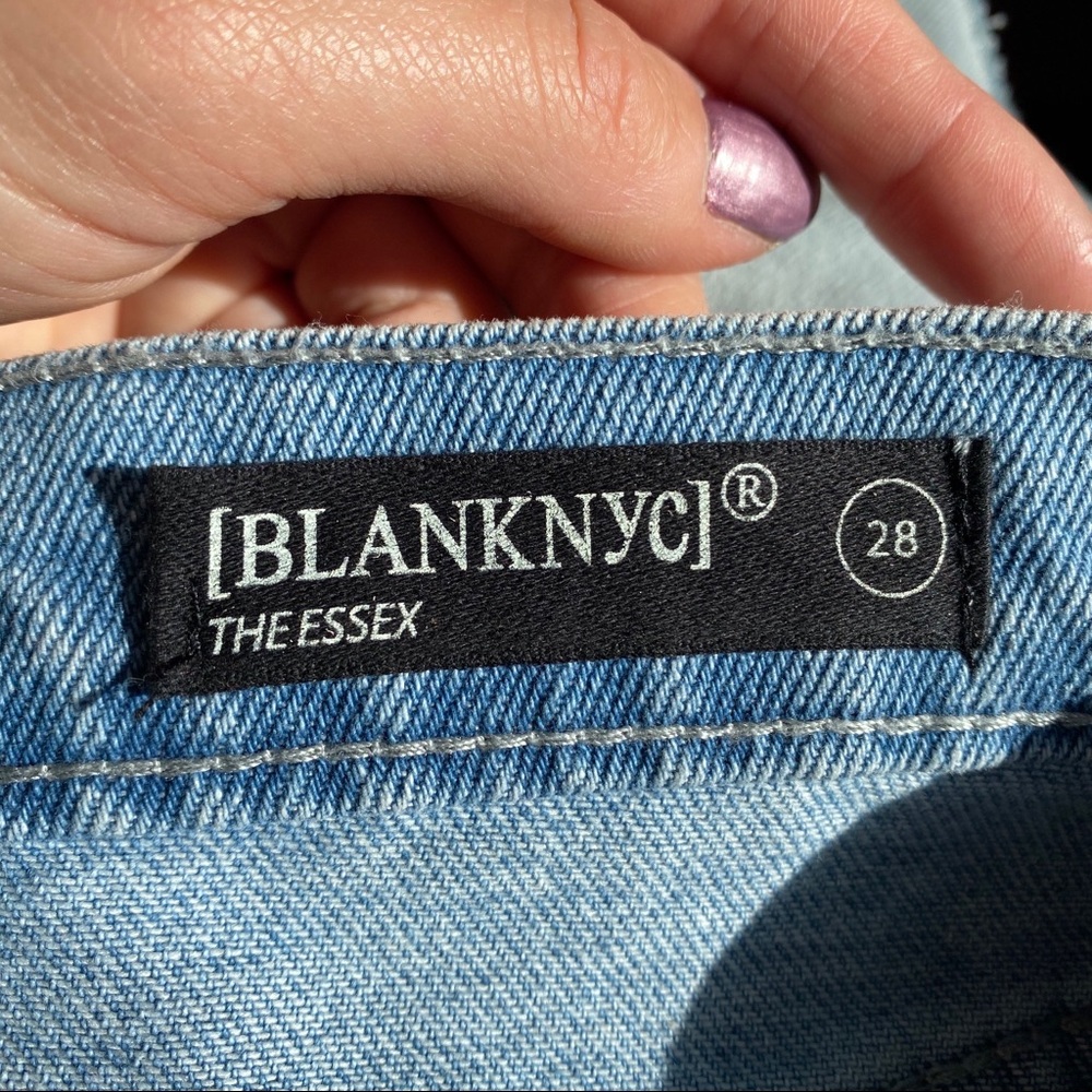 ๐ BLANK NYC THE ESSEX CLASSIC CUT-OFF LIGHT DENIM DISTRESSED JEAN SHORT! - Picture 6 of 15